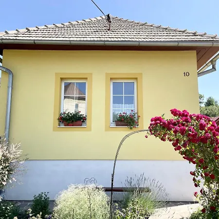 Zlty Domcek - Apartman Svabovce Exterior photo